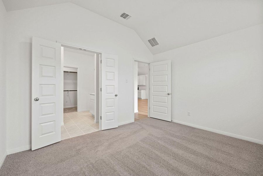 Spacious, unfurnished interior of a new home in Trinity Ranch, Elgin (Image 21).