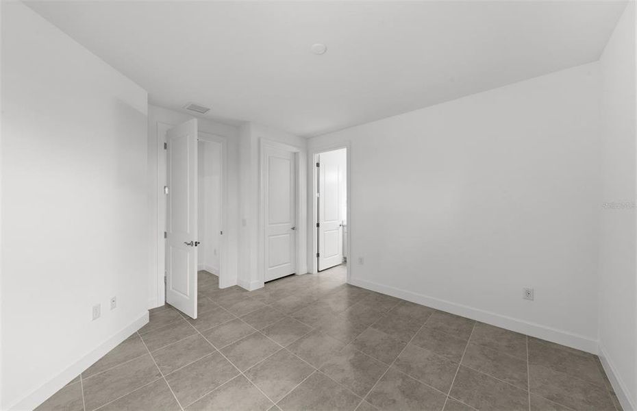 Spacious, unfurnished interior of a new home in Talon Preserve on Palmer Ranch, Nokomis (Image 21).