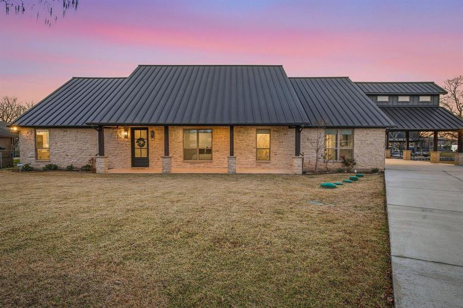 Exterior details and patio area of a home in , Granbury (Image 24).