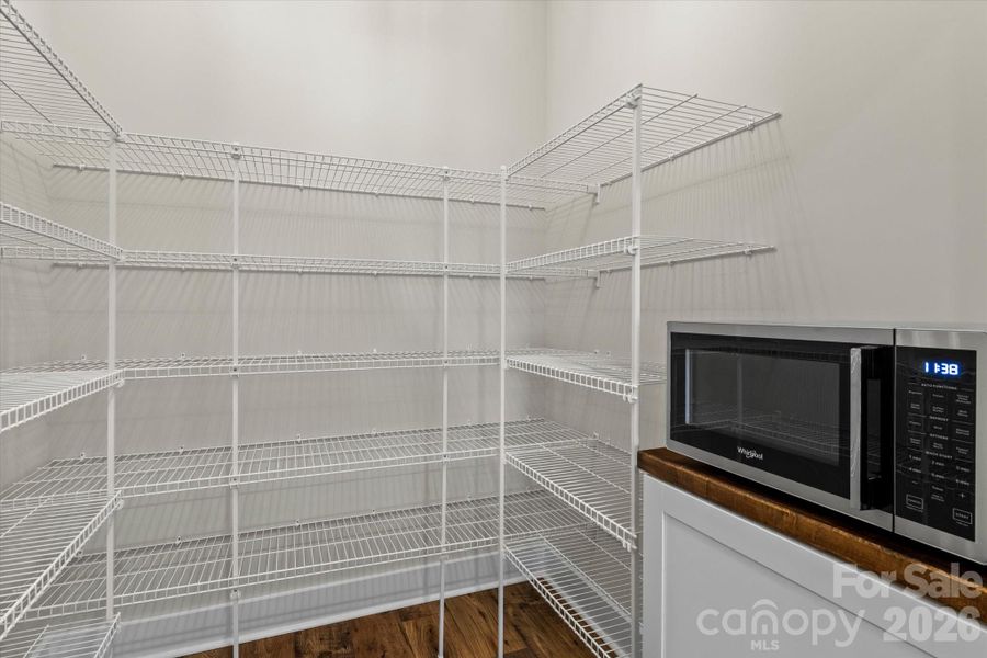 Walk-in Pantry Walk-in Pantry