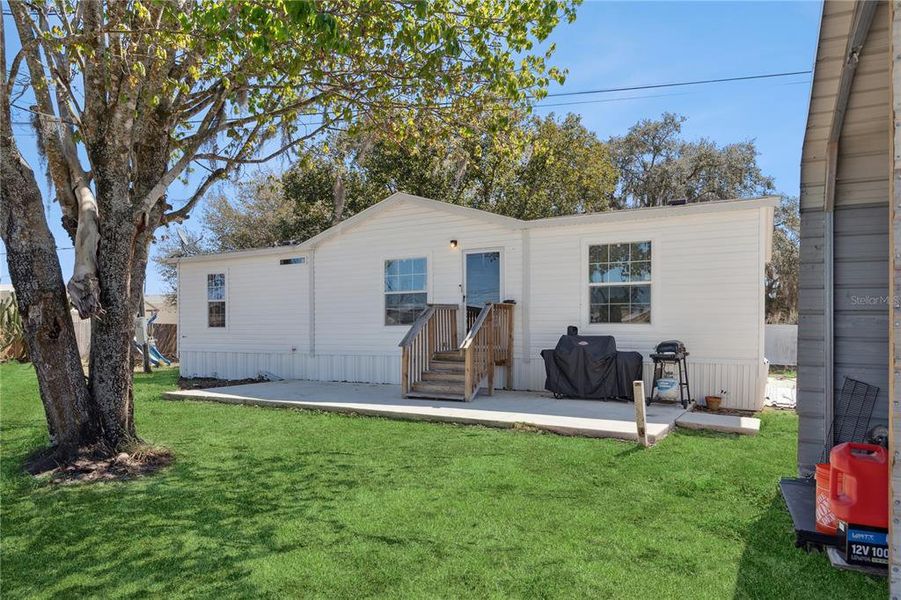Exterior details and patio area of a home in , Lake Wales (Image 19).