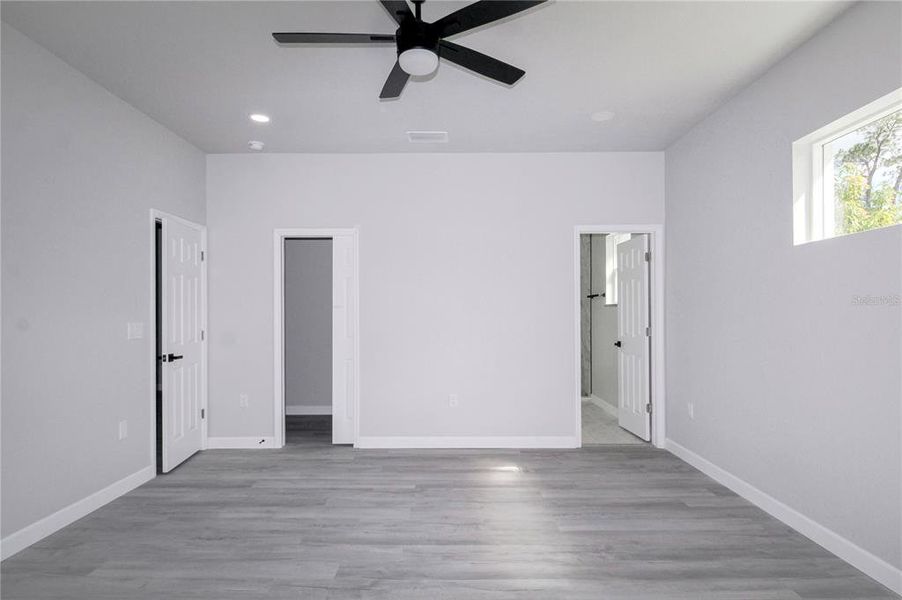 Spacious, unfurnished interior of a new home in , Sebring (Image 32).