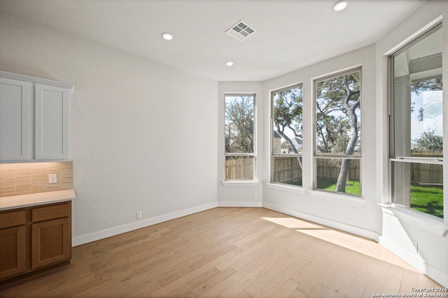Spacious, unfurnished interior of a new home in Davis Ranch, San Antonio (Image 18).