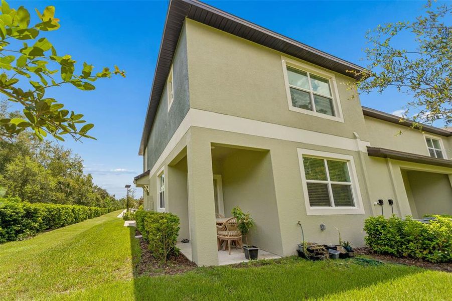 Exterior details and patio area of a home in , Land O' Lakes (Image 29).