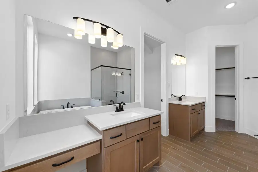 Furnished interior view inside a new home in Riceland, Mont Belvieu (Image 5).