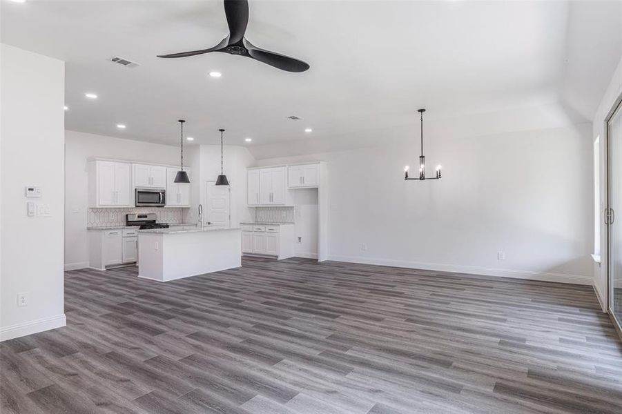 Spacious, unfurnished interior of a new home in , Fort Worth (Image 22).