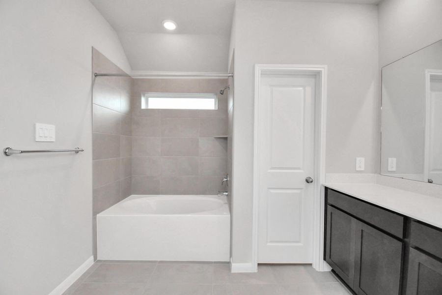 Furnished interior view inside a new home in Montgomery Ridge: Founders Collection, Montgomery (Image 8).