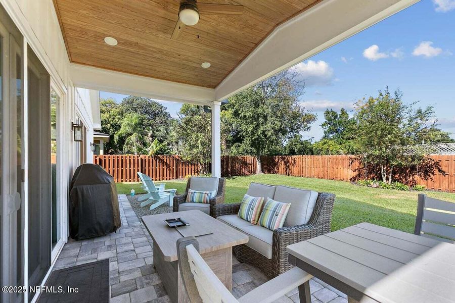 Exterior details and patio area of a home in , Jacksonville Beach (Image 2).