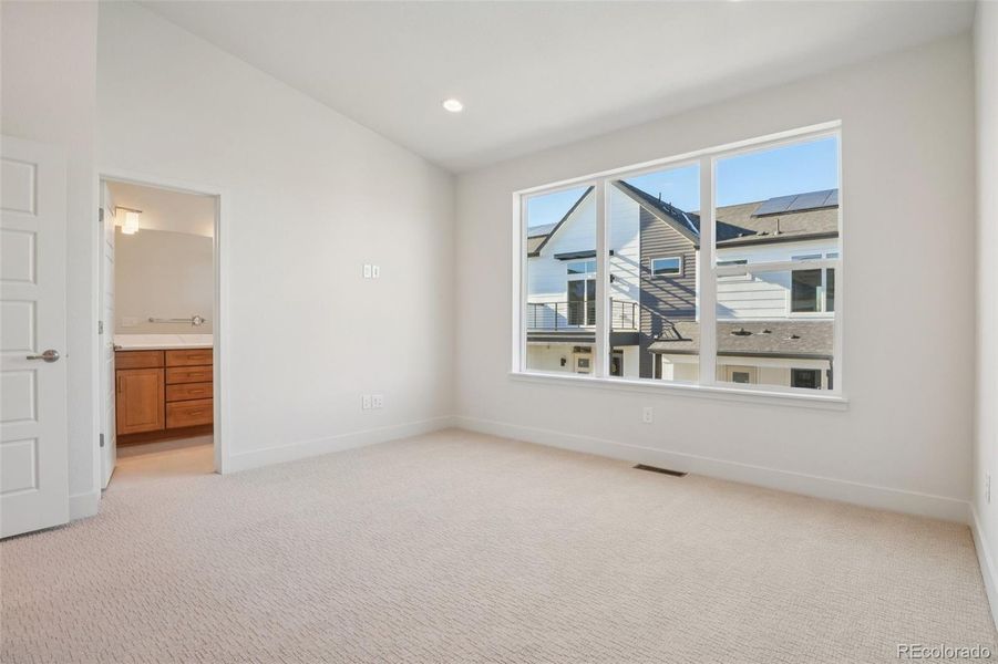 Spacious, unfurnished interior of a new home in , Denver (Image 13).