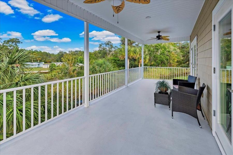Exterior details and patio area of a home in , Weeki Wachee (Image 4).