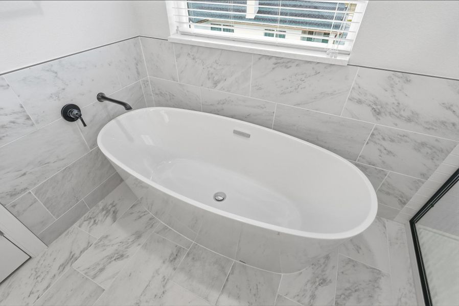 Representative interior finishes for a home built from the Bayview by SeaGate Homes in Beachview Cove, Ormond Beach (Image 25).