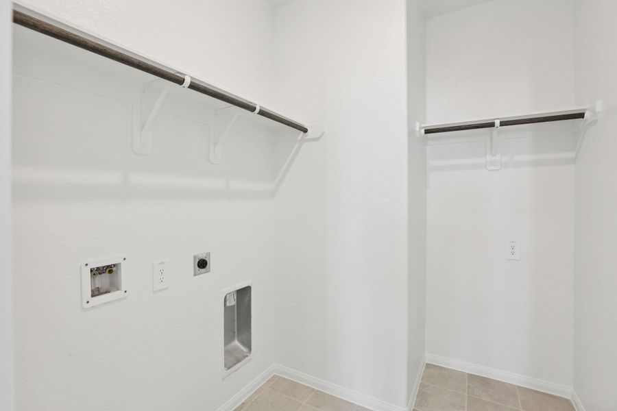 Spacious, unfurnished interior of a new home in Kemah Crossing - Luxe Series, Kemah (Image 39). Spacious, unfurnished interior of a new home in Kemah Crossing - Luxe Series, Kemah (Image 39).