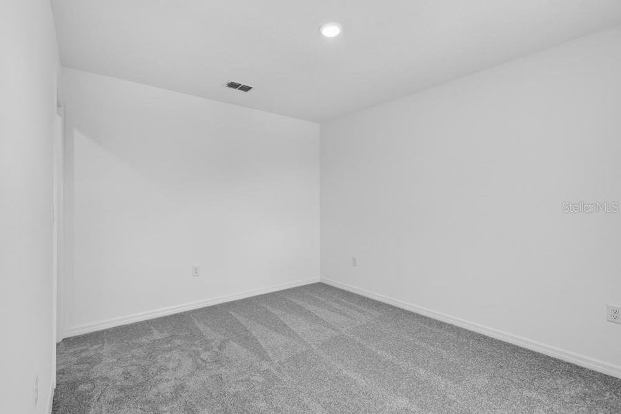 Spacious, unfurnished interior of a new home in Waterstone, Groveland (Image 28).