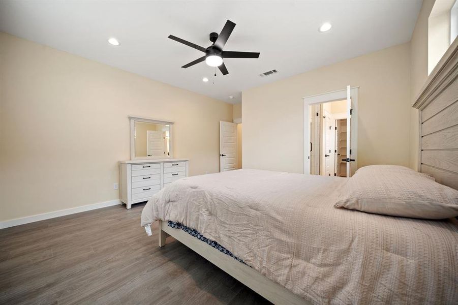 Furnished interior view inside a new home in , Dallas (Image 30).