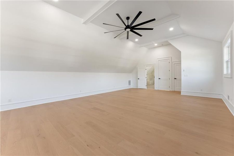 Spacious, unfurnished interior of a new home in , Monroe (Image 33).