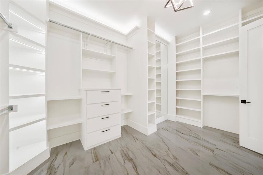 Spacious, unfurnished interior of a new home in , Heath (Image 20).