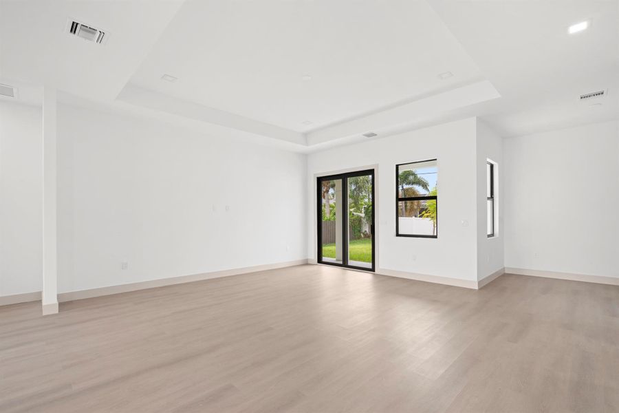 Spacious, unfurnished interior of a new home in , Port St. Lucie (Image 12).