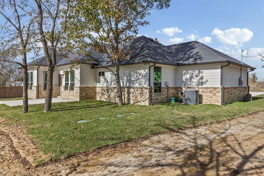 Exterior details and patio area of a home in , Quinlan (Image 26).