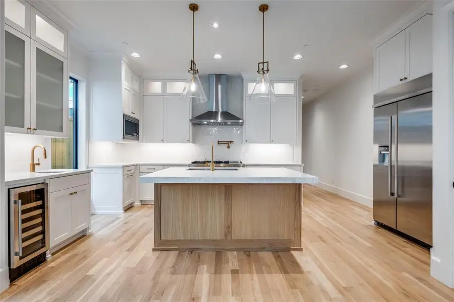 Kitchen with Wet Bar Kitchen with Wet Bar
