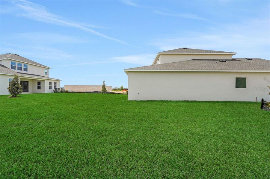 Exterior details and patio area of a home in Avalon Woods, Winter Garden (Image 4).