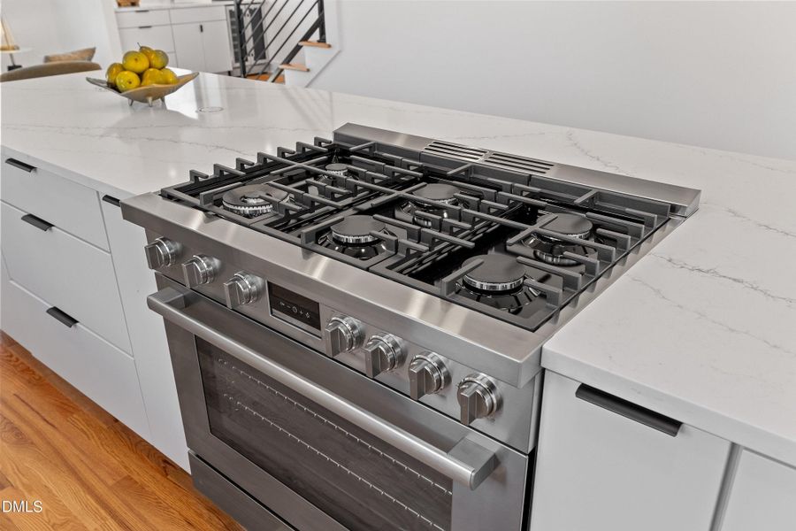 30-813 N Roxboro_6764 30-813 N Roxboro_6764