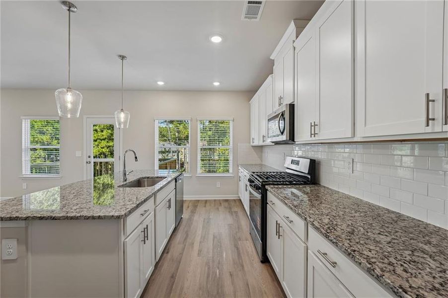 Furnished interior view inside a new home in Ivey Township, Dallas (Image 14).