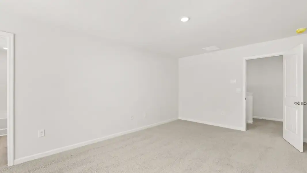 Spacious, unfurnished interior of a new home in Hughes Court, Dawsonville (Image 20).