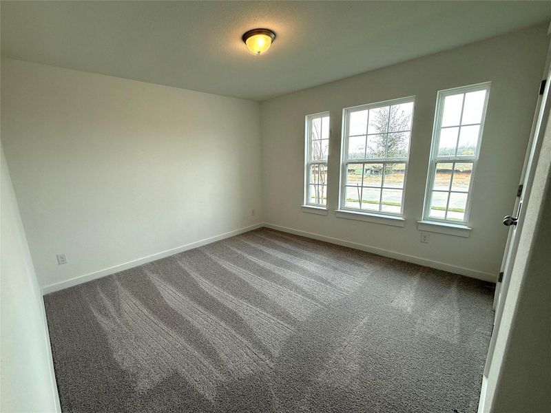 Spacious, unfurnished interior of a new home in Creeks Crossing, Elgin (Image 17).