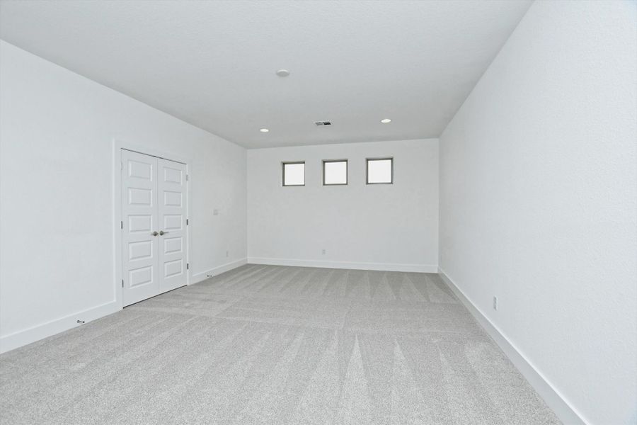Representative unfurnished interior of a home built from the Madera II by Giddens Homes in Scofield Farms Estates, Georgetown (Image 442).