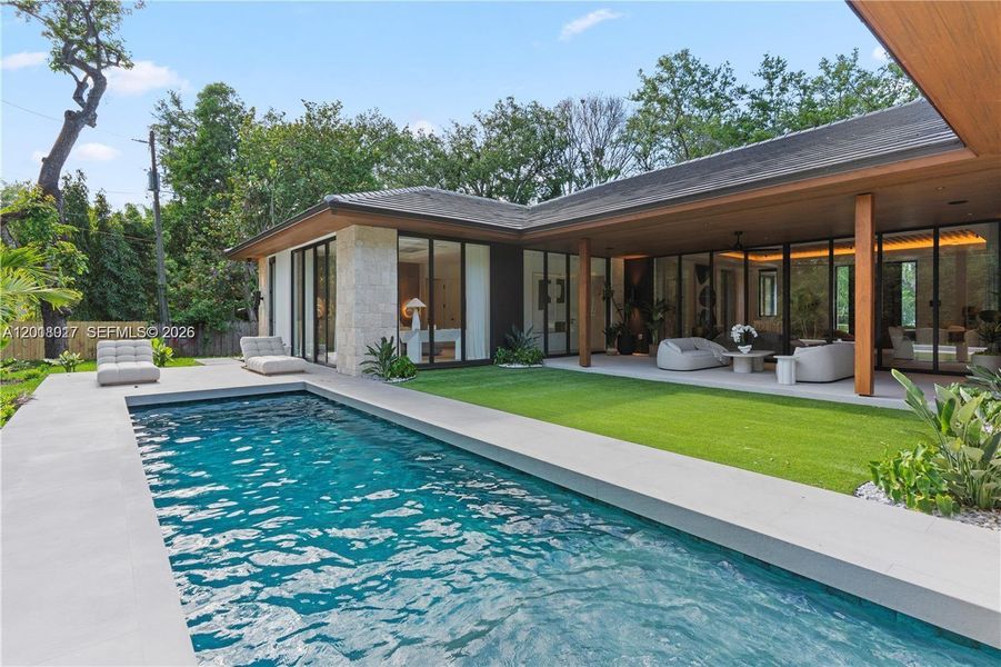 Exterior details and patio area of a home in , Miami (Image 3).