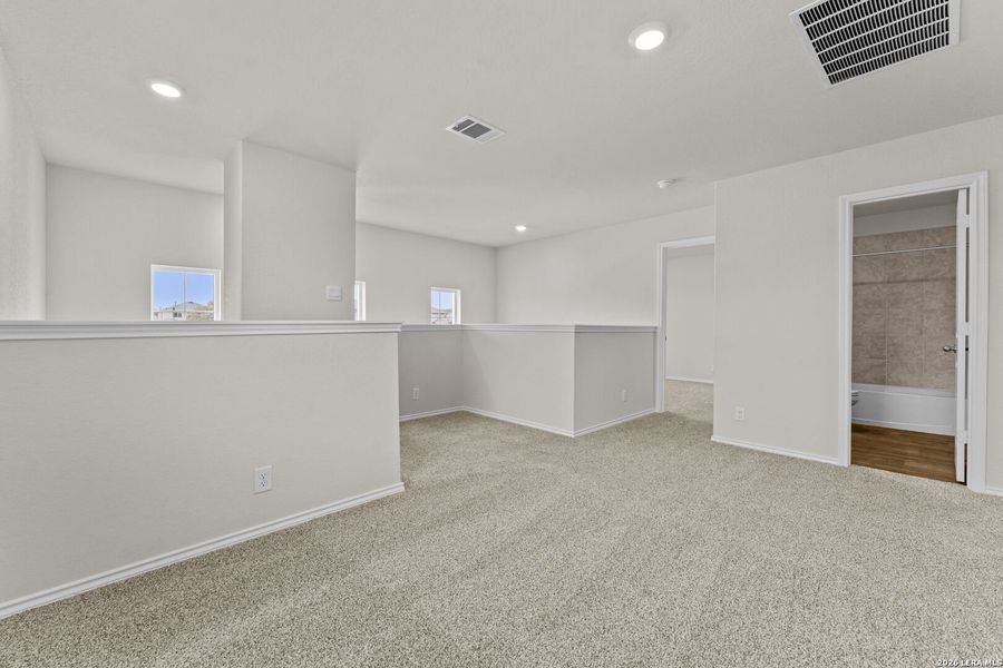 Spacious, unfurnished interior of a new home in Redbird Ranch, San Antonio (Image 23).