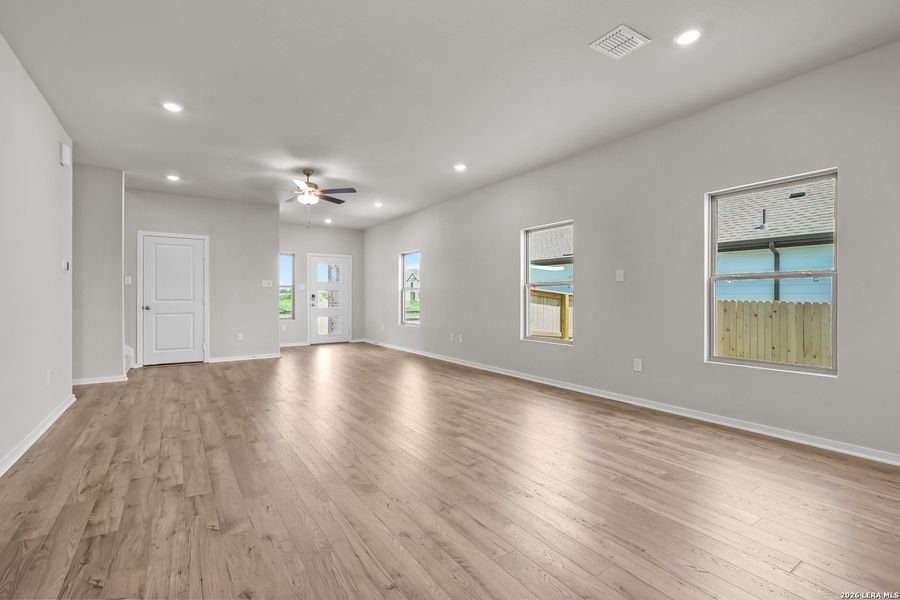Spacious, unfurnished interior of a new home in The Parklands, Schertz (Image 19).