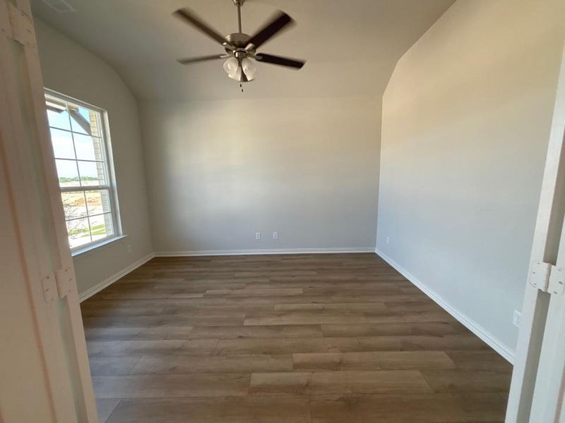 Spacious, unfurnished interior of a new home in Waterford Park, Weatherford (Image 7).
