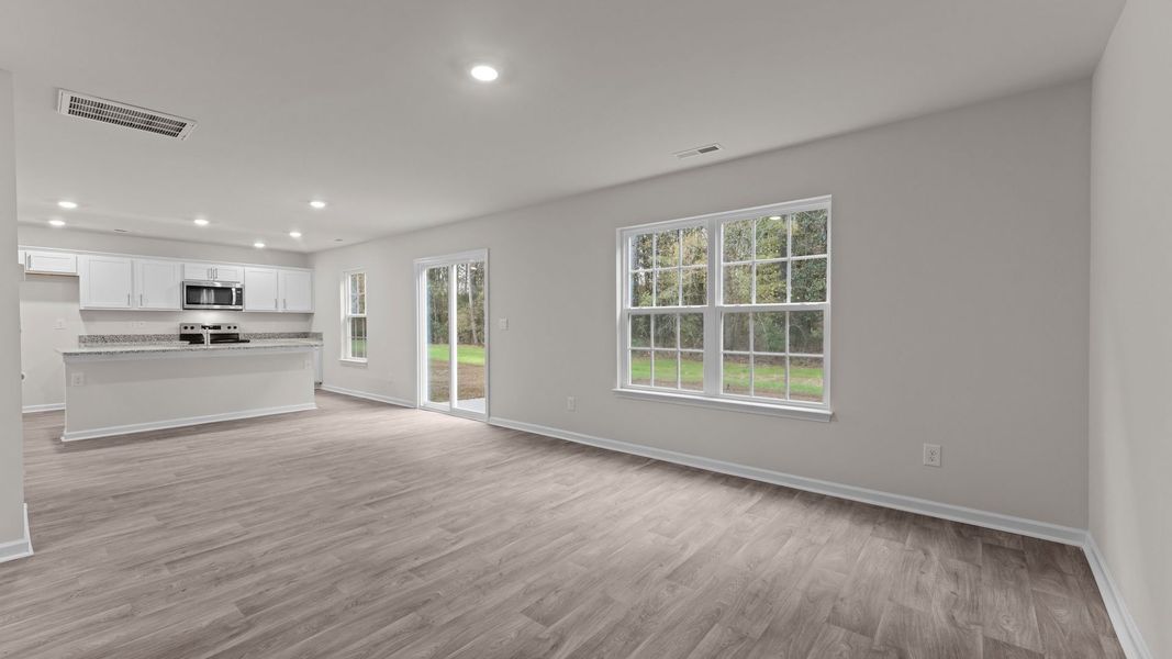 Spacious, unfurnished interior of a new home in Madeline Farm, New Bern (Image 13).