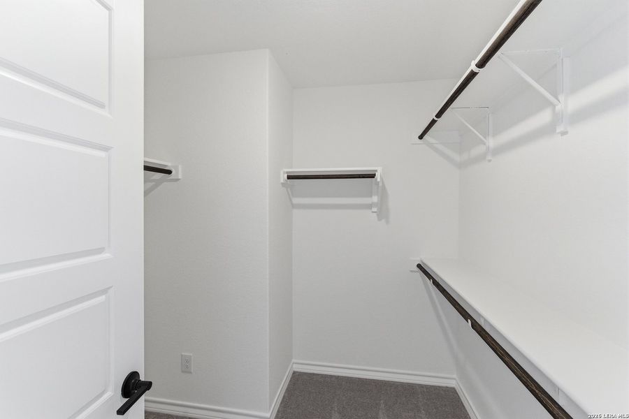 Spacious, unfurnished interior of a new home in Nopal Valley, San Antonio (Image 33).