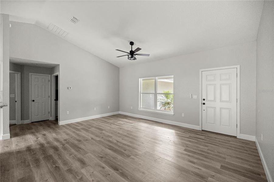 Spacious, unfurnished interior of a new home in , Ocala (Image 14).