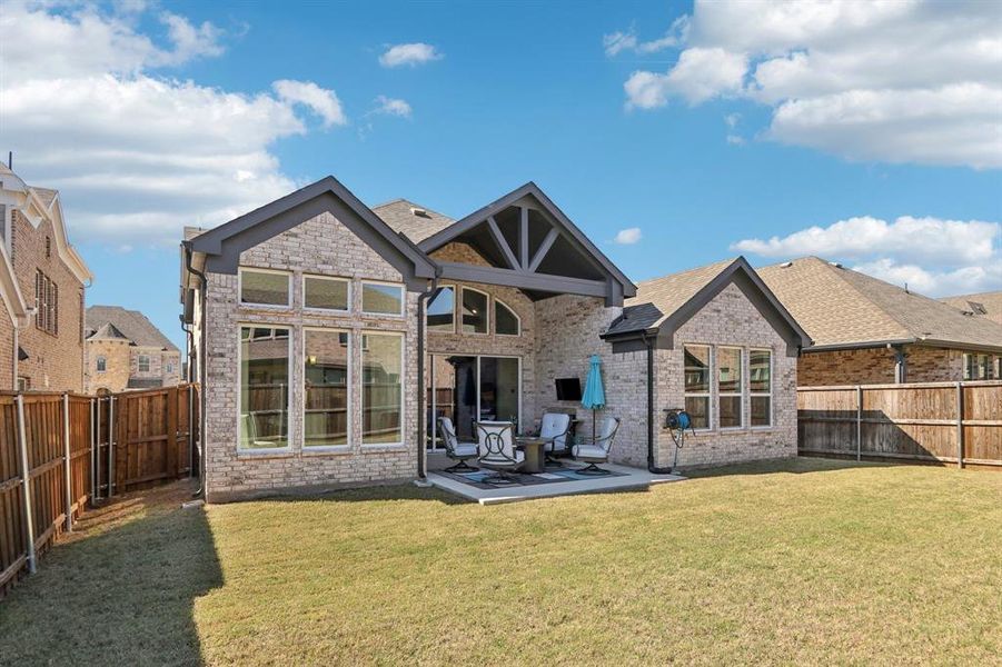 Exterior details and patio area of a home in , Northlake (Image 21).