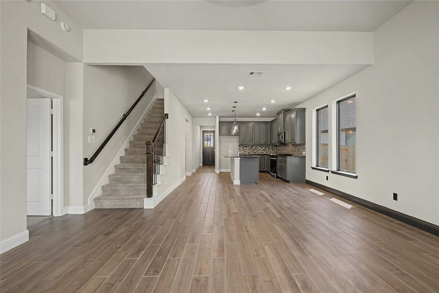 Spacious, unfurnished interior of a new home in , Tomball (Image 21). Spacious, unfurnished interior of a new home in , Tomball (Image 21).