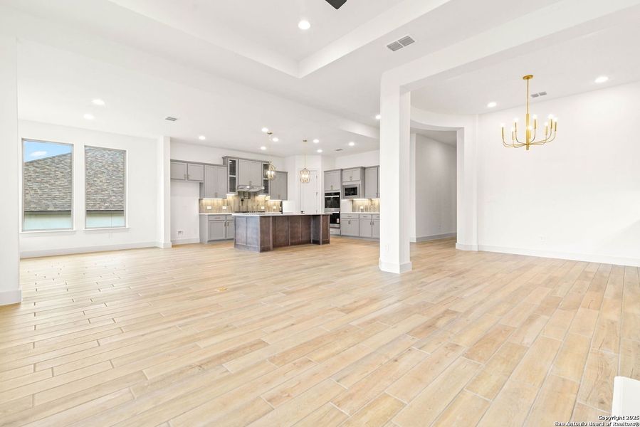 Spacious, unfurnished interior of a new home in Ventana - 70', Bulverde (Image 13).