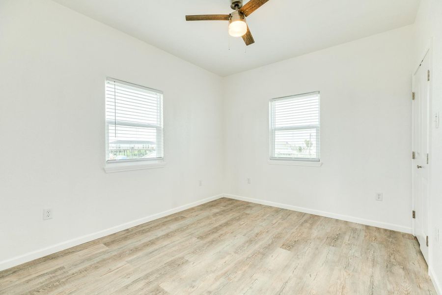 Spacious, unfurnished interior of a new home in , Surfside Beach (Image 21).