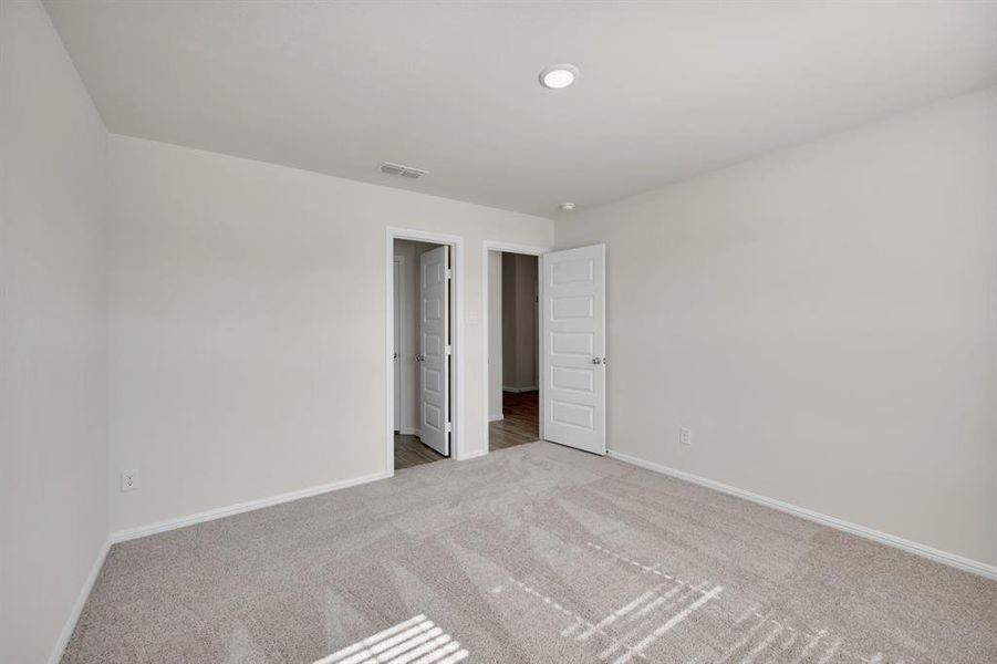 Spacious, unfurnished interior of a new home in Verandah, Royse City (Image 21).