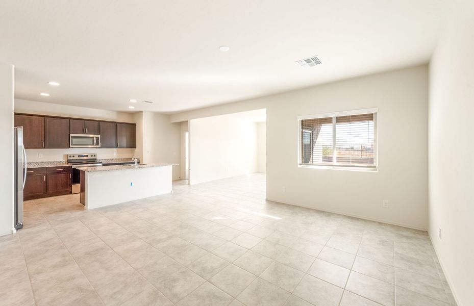Spacious, unfurnished interior of a new home in Copper Falls, Buckeye (Image 19).