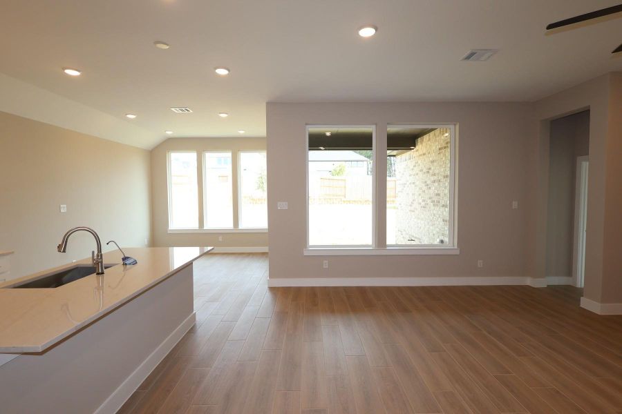 Spacious, unfurnished interior of a new home in Clopton Farms, Montgomery (Image 8).