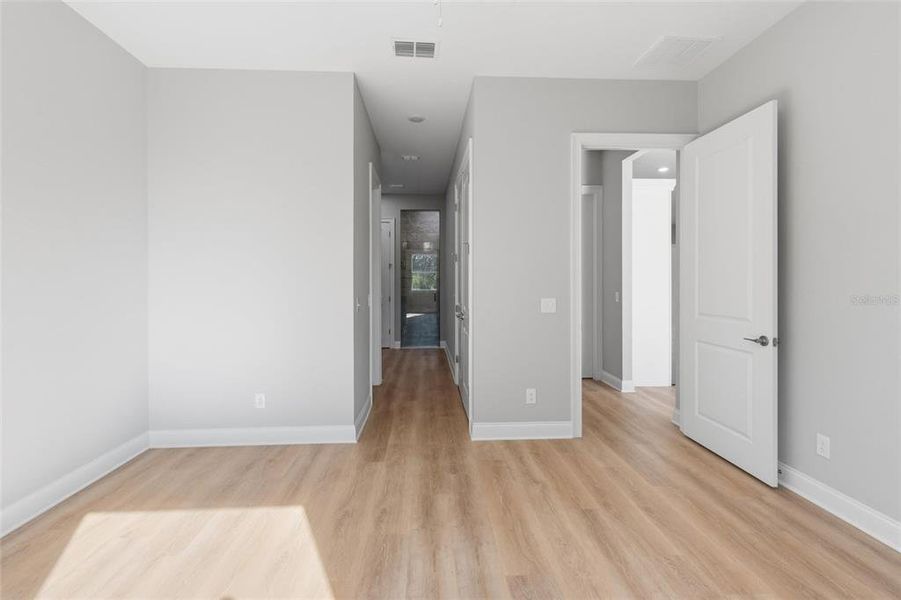 Spacious, unfurnished interior of a new home in , Lake Wales (Image 18).