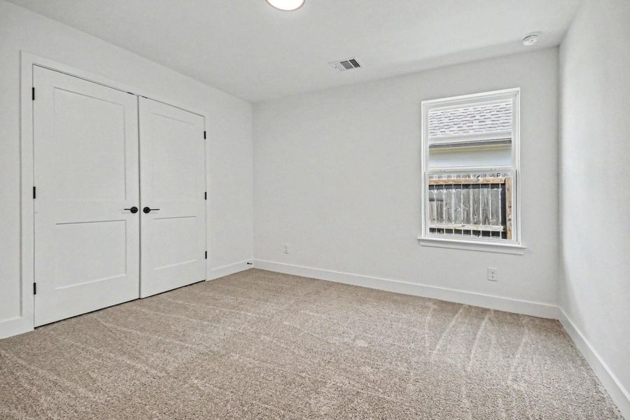 Spacious, unfurnished interior of a new home in , Angleton (Image 12).