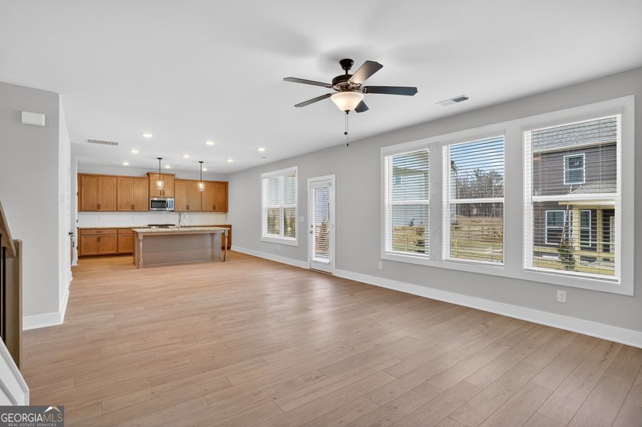 Spacious, unfurnished interior of a new home in The Fairways at Mirror Lake, Villa Rica (Image 20). Spacious, unfurnished interior of a new home in The Fairways at Mirror Lake, Villa Rica (Image 20).