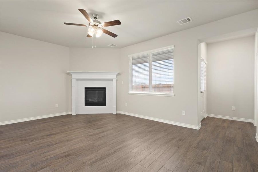 Spacious, unfurnished interior of a new home in Rocky Creek Crossing, Fort Worth (Image 11).