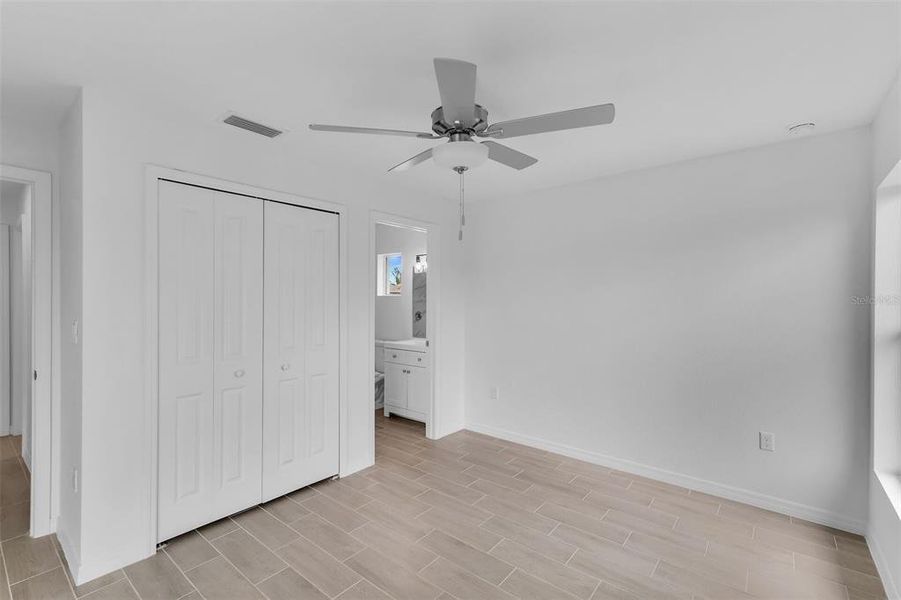 Spacious, unfurnished interior of a new home in , Cape Coral (Image 21).
