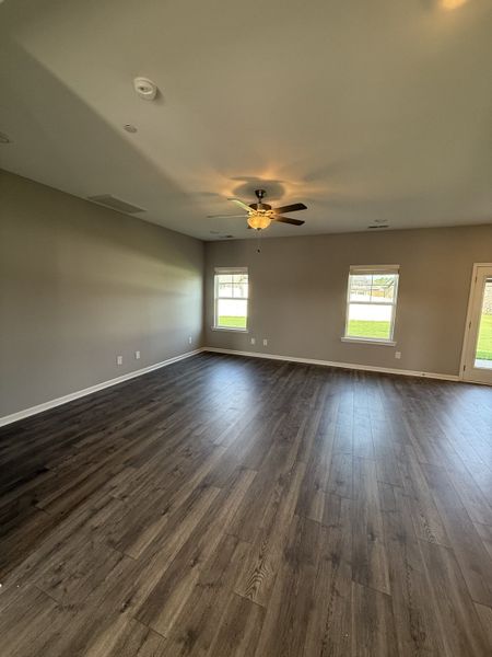 Spacious, unfurnished interior of a new home in Bradley Bend, Ashland City (Image 6).