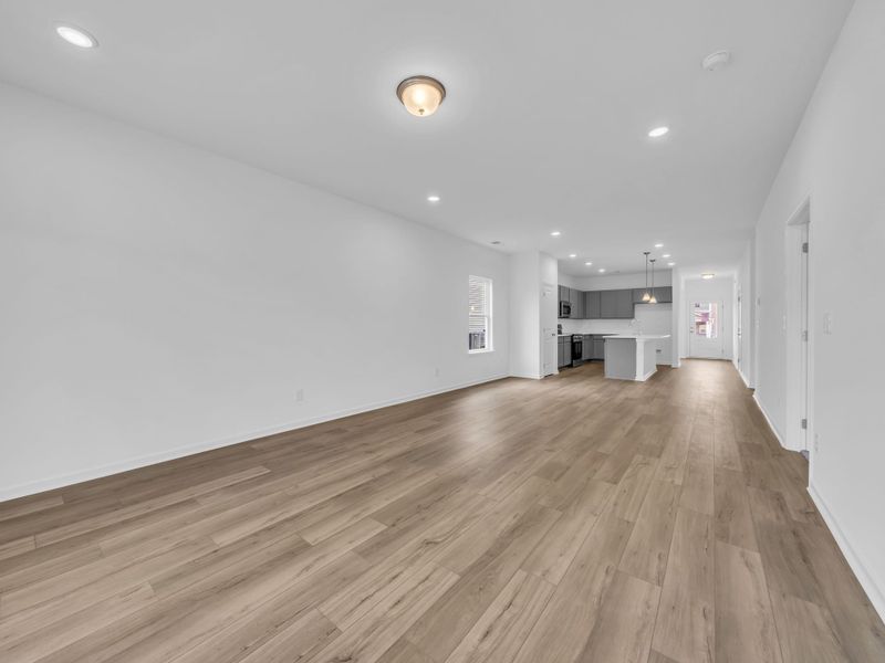Spacious, unfurnished interior of a new home in Cantigny Park, Clarksville (Image 17).